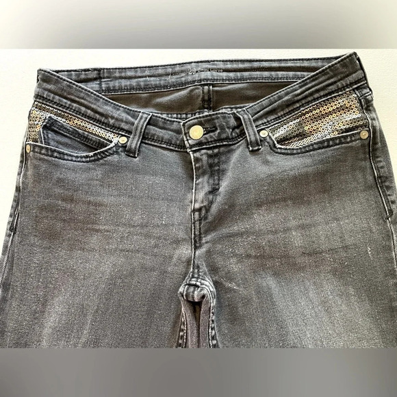 Levi’s Demi curve straight leg Jean. 29 Charcoal 99% cotton, zip @ ankle. Accent - Picture 5 of 8